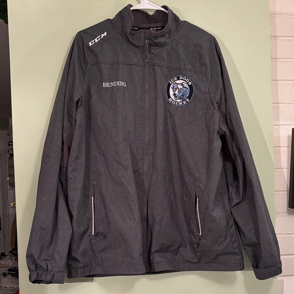 🏒CCM Charcoal Hockey Jacket - Ice Dogs Hockey men’s size large.